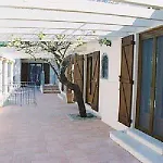 The Quinta - 3 Bedroom Ensuite Villa, Swimming Pool, Beautiful Gardens, Water Features And Willa *