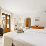 The Quinta - 3 Bedroom Ensuite Villa, Swimming Pool, Beautiful Gardens, Water Features And Willa