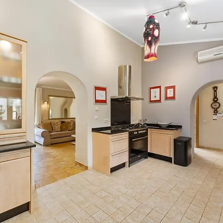 The Quinta - 3 Bedroom Ensuite Villa, Swimming Pool, Beautiful Gardens, Water Features And * Almancil