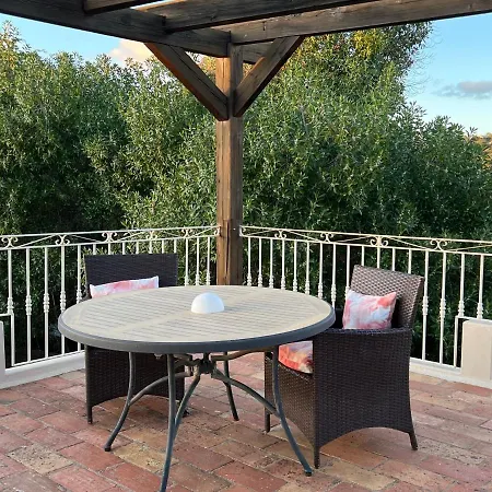 Villa The Quinta - 3 Bedroom Ensuite Villa, Swimming Pool, Beautiful Gardens, Water Features And