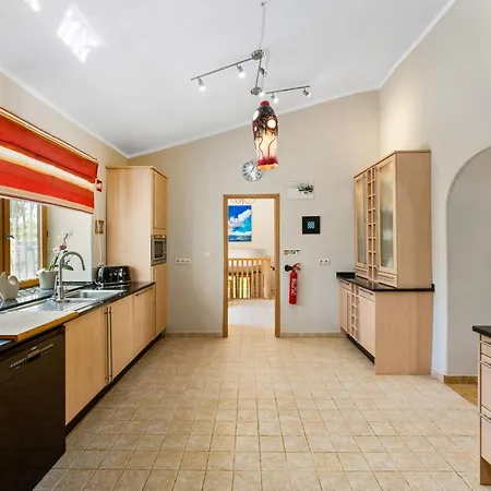 The Quinta - 3 Bedroom Ensuite Villa, Swimming Pool, Beautiful Gardens, Water Features And