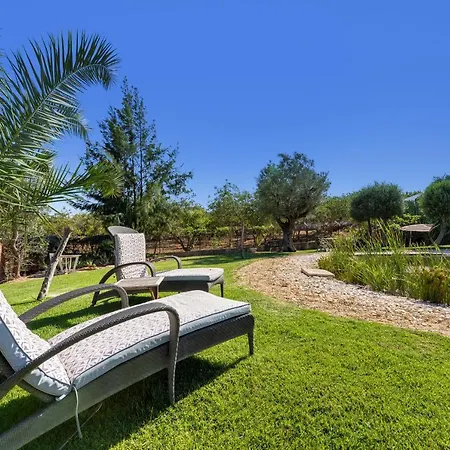 The Quinta - 3 Bedroom Ensuite Villa, Swimming Pool, Beautiful Gardens, Water Features And * Almancil
