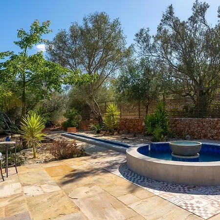 The Quinta - 3 Bedroom Ensuite Villa, Swimming Pool, Beautiful Gardens, Water Features And Villa