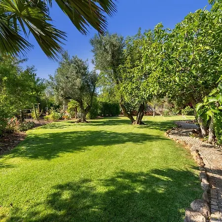 Villa The Quinta - 3 Bedroom Ensuite Villa, Swimming Pool, Beautiful Gardens, Water Features And *