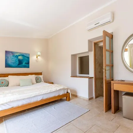 The Quinta - 3 Bedroom Ensuite Villa, Swimming Pool, Beautiful Gardens, Water Features And Villa
