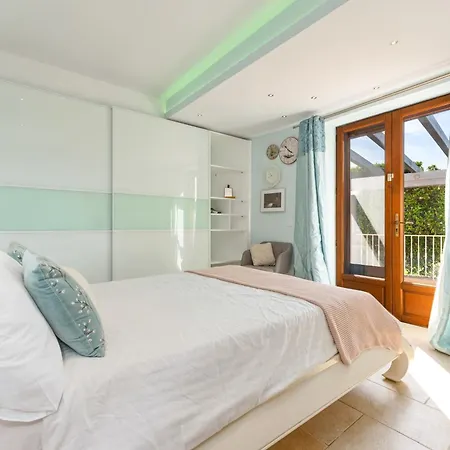 Villa The Quinta - 3 Bedroom Ensuite Villa, Swimming Pool, Beautiful Gardens, Water Features And