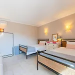 The Quinta - 3 Bedroom Ensuite Villa, Swimming Pool, Beautiful Gardens, Water Features And * Алмансил
