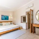 The Quinta - 3 Bedroom Ensuite Villa, Swimming Pool, Beautiful Gardens, Water Features And Вилла