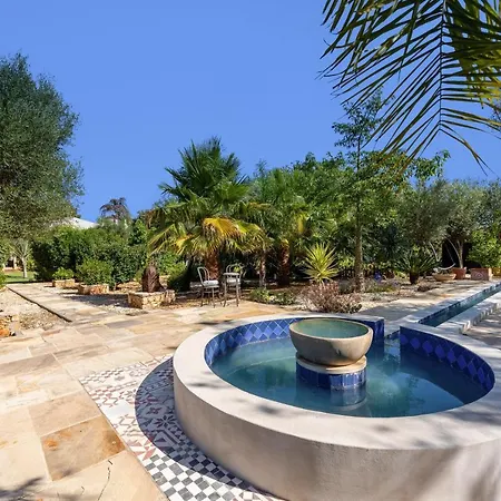 The Quinta - 3 Bedroom Ensuite Villa, Swimming Pool, Beautiful Gardens, Water Features And アルマンシル