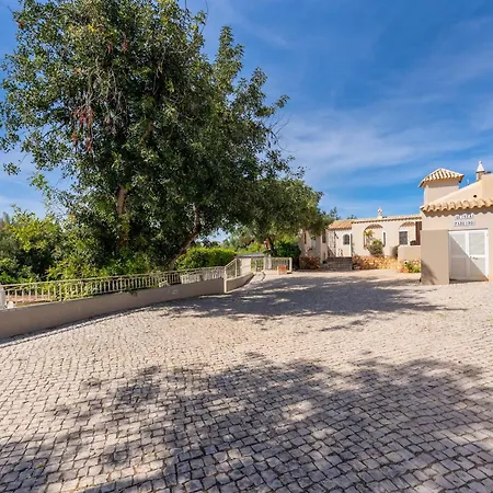 Villa The Quinta - 3 Bedroom Ensuite Villa, Swimming Pool, Beautiful Gardens, Water Features And Almancil