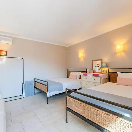 The Quinta - 3 Bedroom Ensuite Villa, Swimming Pool, Beautiful Gardens, Water Features And * المانسيل