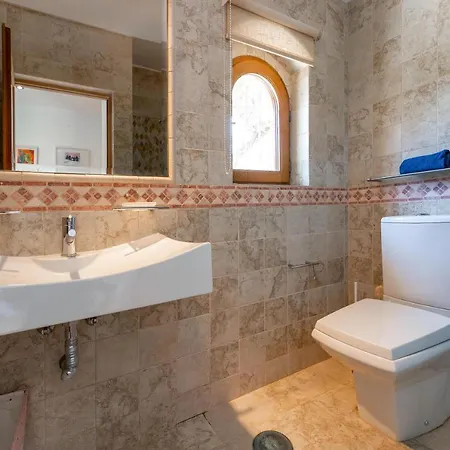 Villa The Quinta - 3 Bedroom Ensuite Villa, Swimming Pool, Beautiful Gardens, Water Features And Almancil