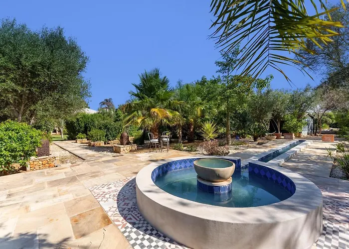 The Quinta - 3 Bedroom Ensuite Villa, Swimming Pool, Beautiful Gardens, Water Features And Almancil
